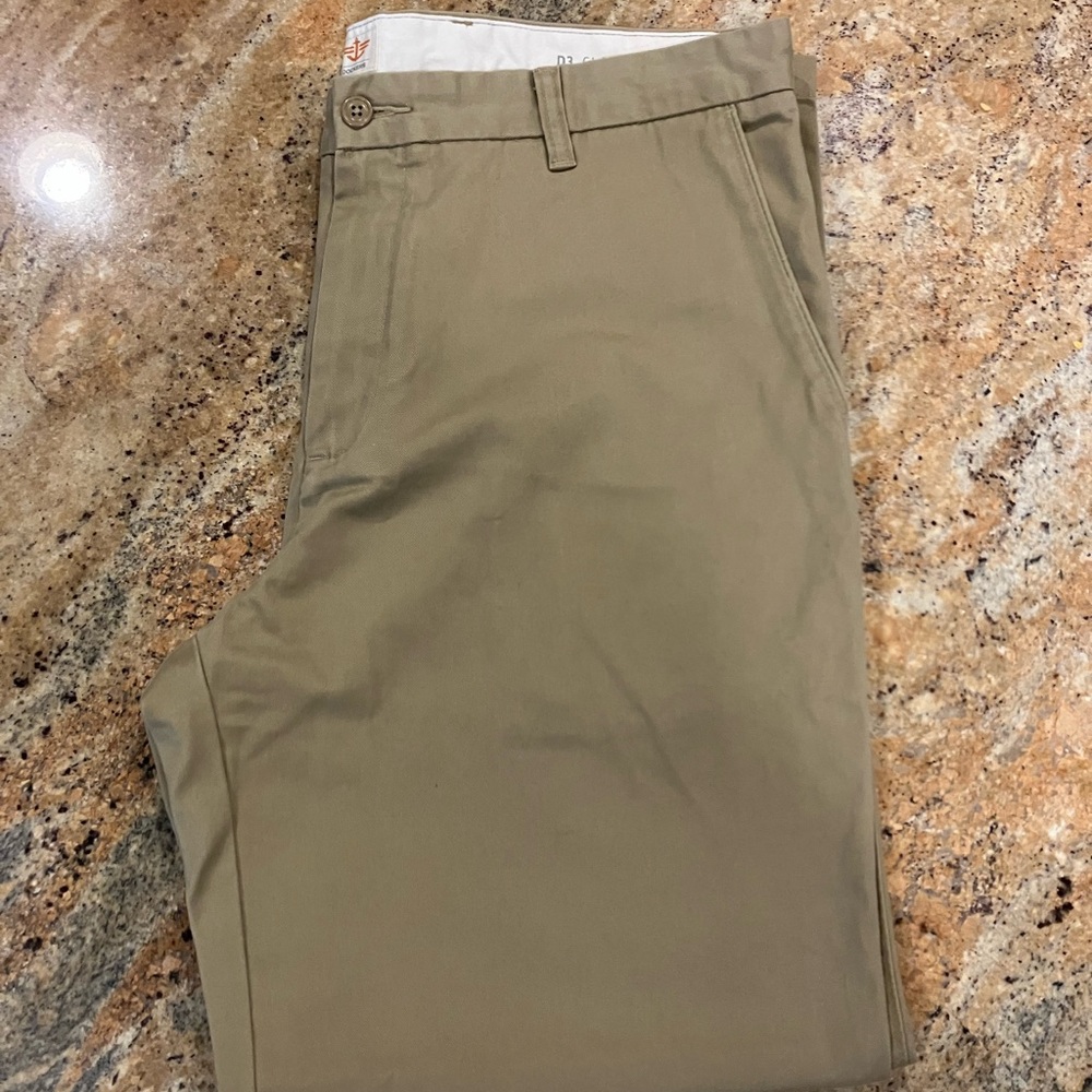 Dockers D3 Classic fit khakis 38 x 32 NWOT long pants